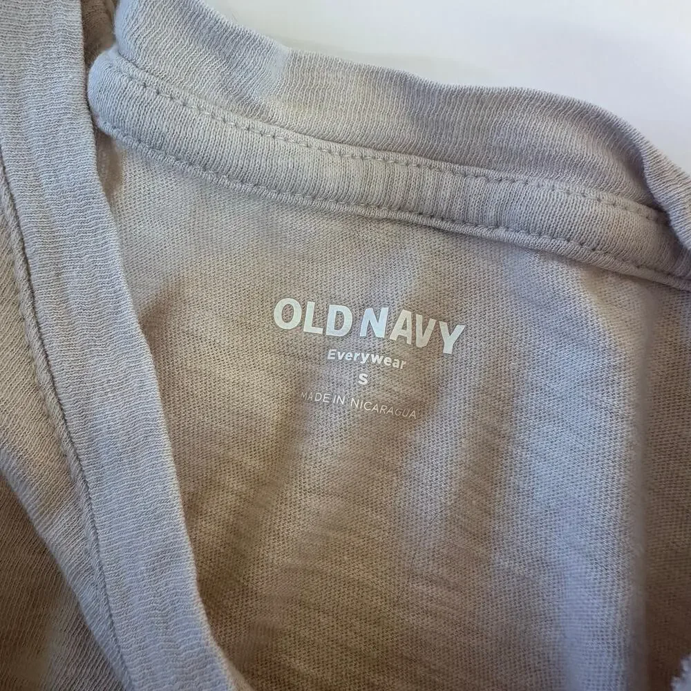 Old navy tee